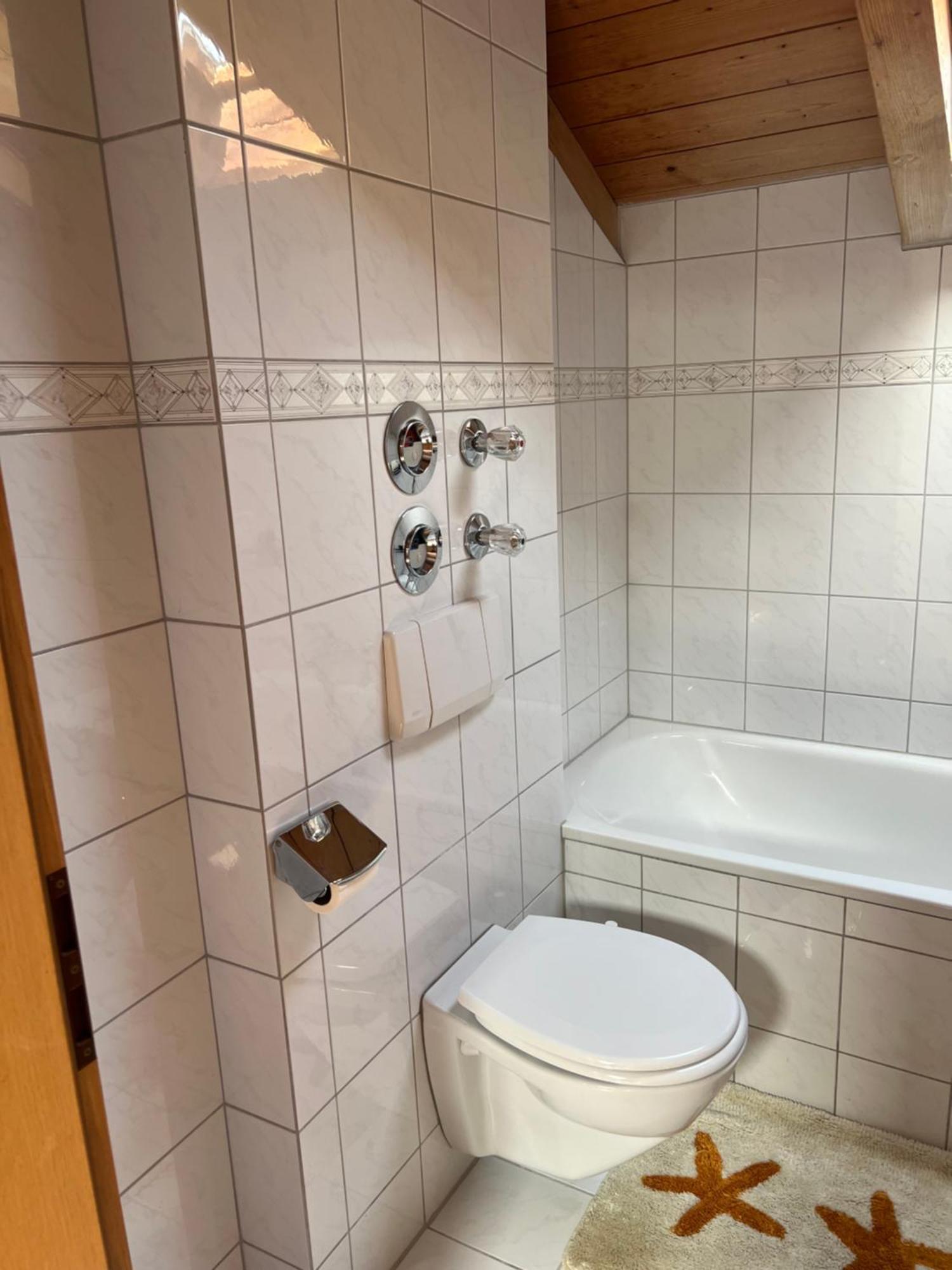 Gemuetliche Dachgeschosswohnung Mit Balkon Ainring Buitenkant foto